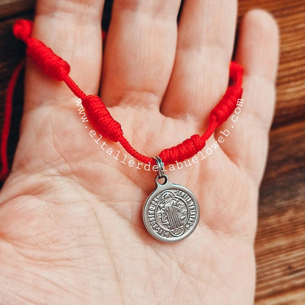 PULSERA DE HILO ROJO 7 NUDOS CON SAN BENITO