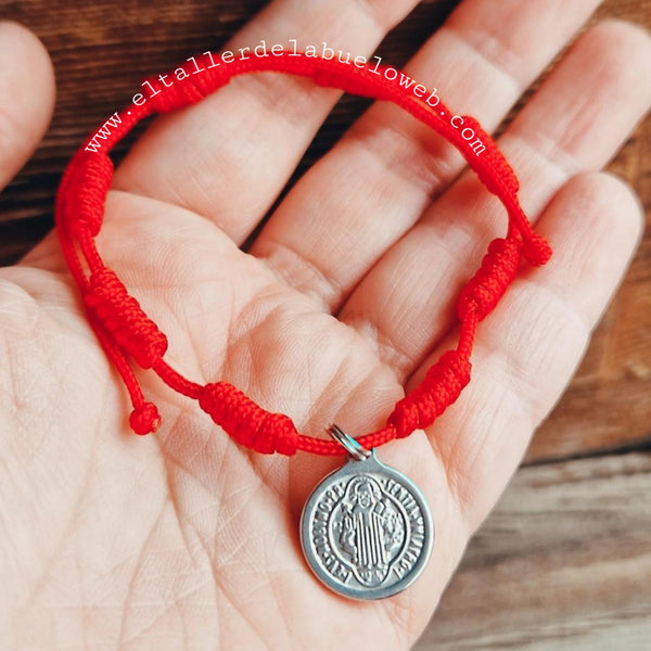 PULSERA DE HILO ROJO 7 NUDOS CON SAN BENITO